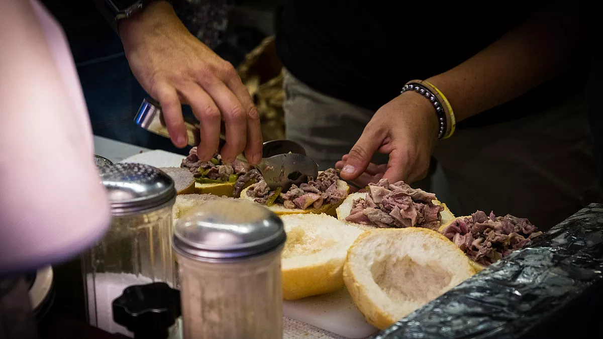 Preparazione panino con Lampredotto