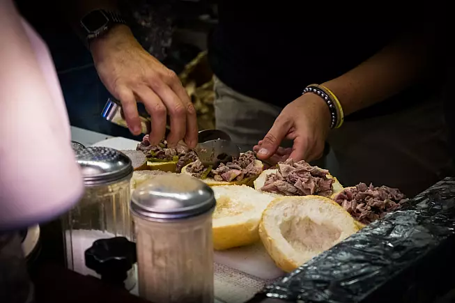 Preparazione panino con Lampredotto