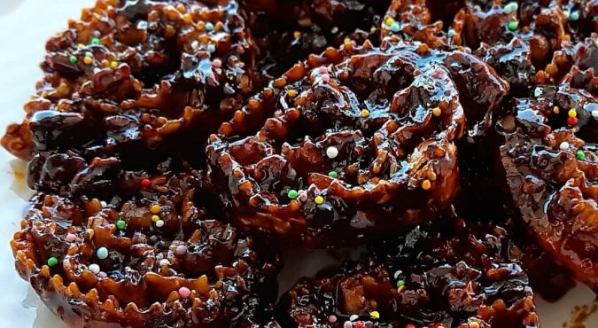 Cartellate, la ricetta natalizia del dolce pugliese