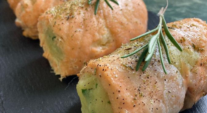 Antipasti di Natale involtini di salmone e muosse di zucchine