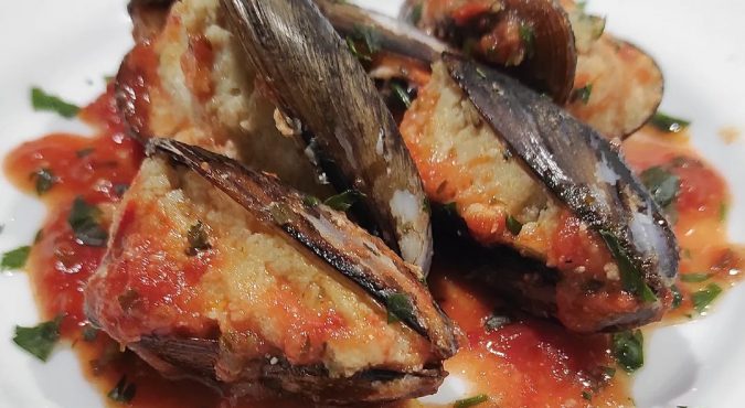 Cozze ripiene al sugo, la ricetta del piatto tipico pugliese