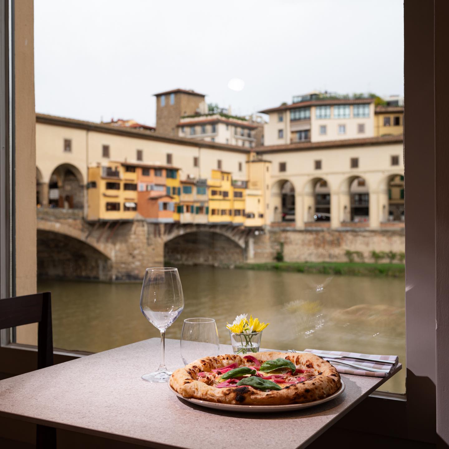 A Firenze c'è il forno-ristorante con vista sul Ponte Vecchio | Paesi ...